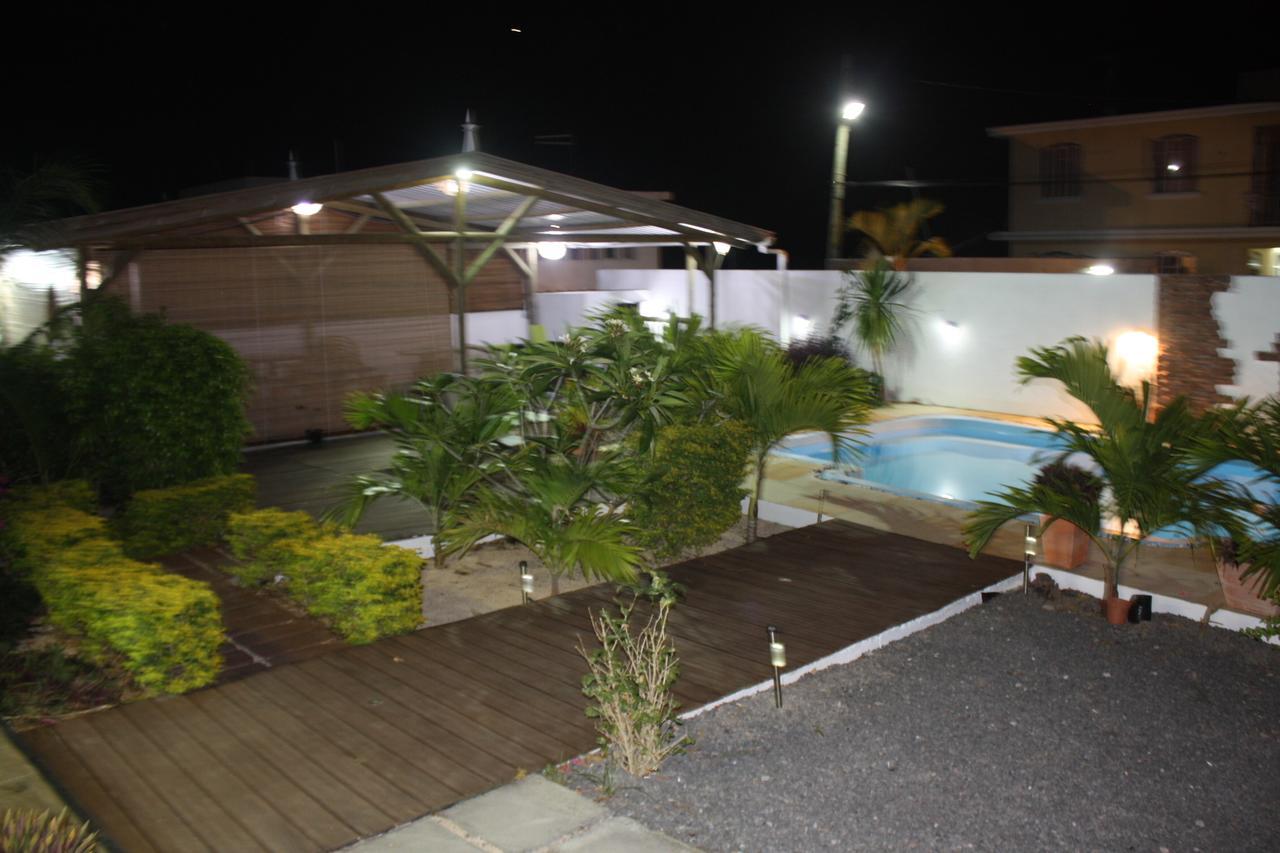 Roi Holiday Stay Гранд Байе Екстериор снимка