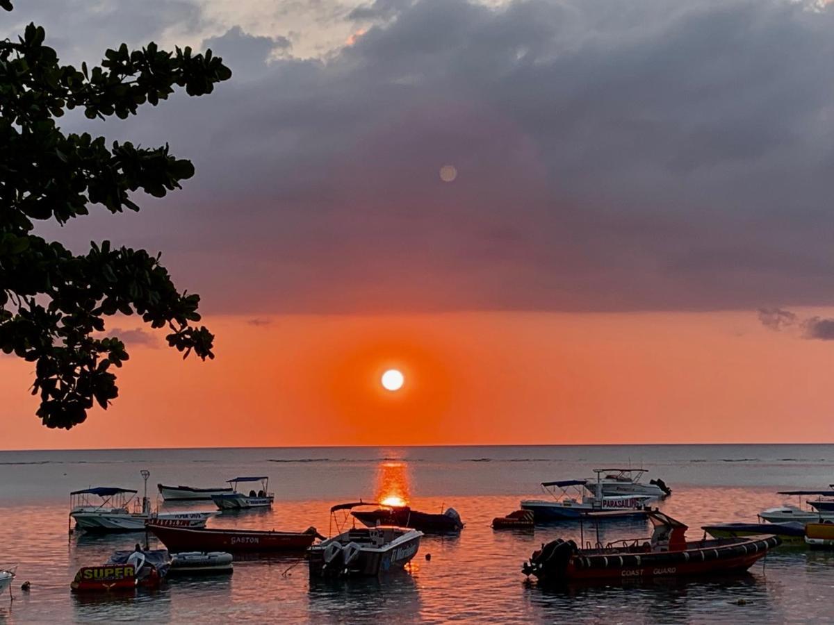 Roi Holiday Stay Гранд Байе Екстериор снимка